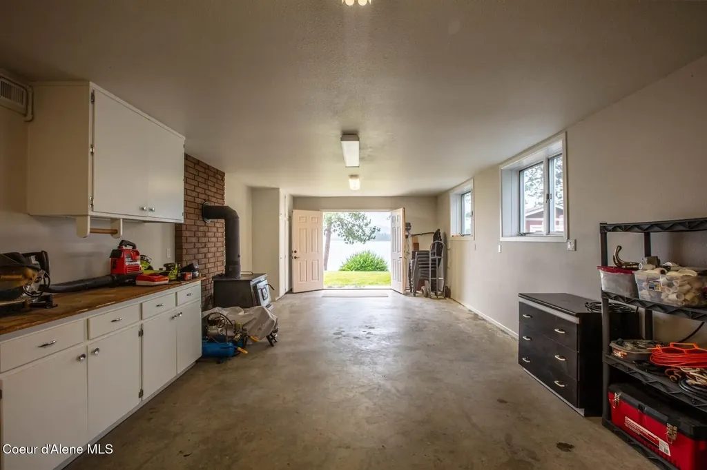 419 Campbell Point Road Laclede ID 83841
