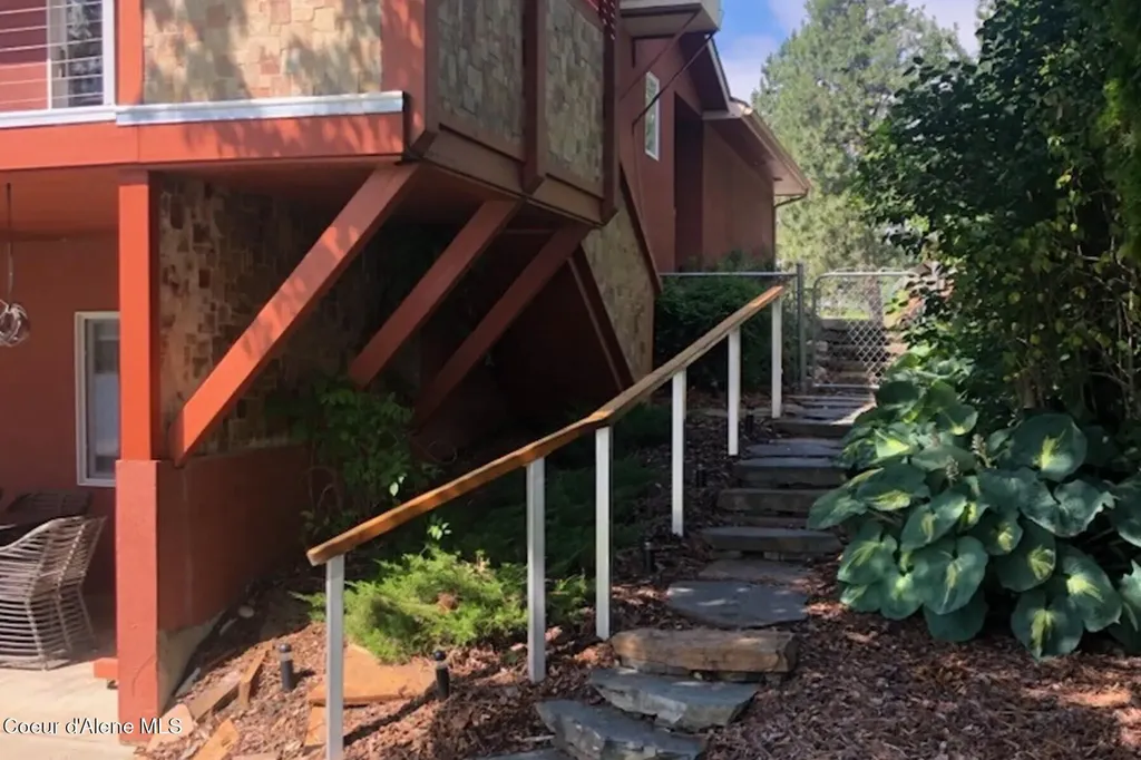 419 Campbell Point Road Laclede ID 83841