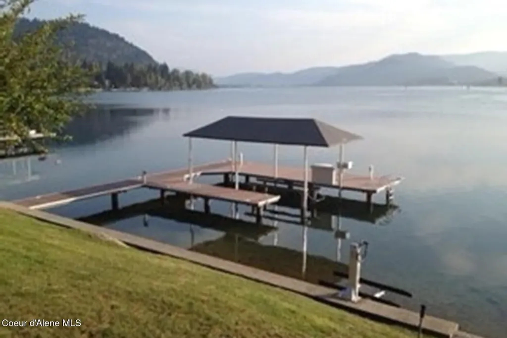 419 Campbell Point Road Laclede ID 83841