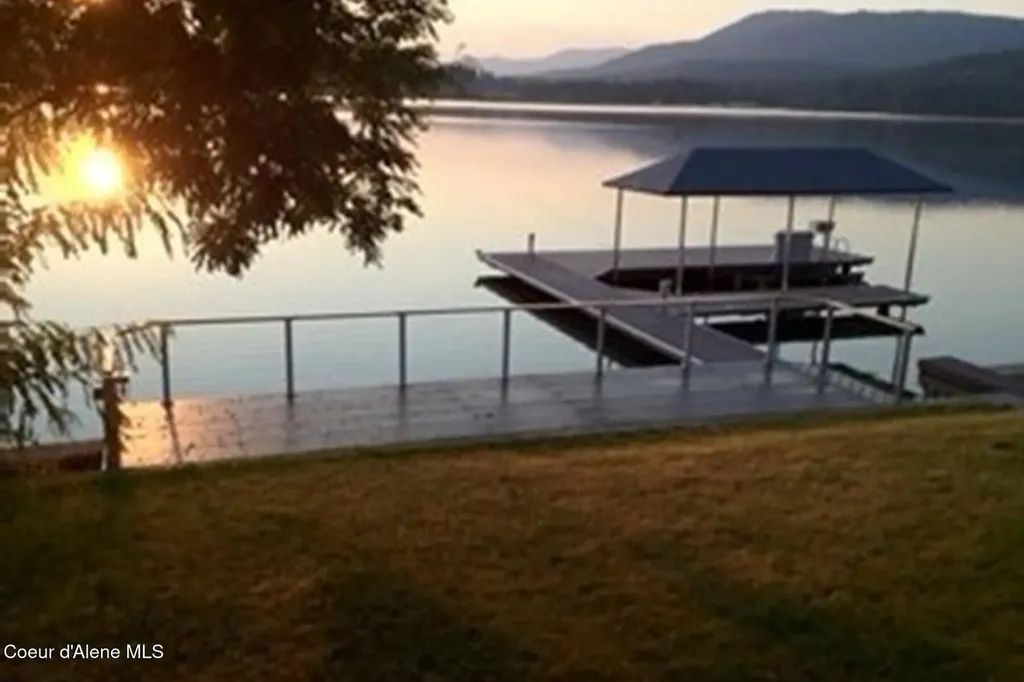 419 Campbell Point Road Laclede ID 83841
