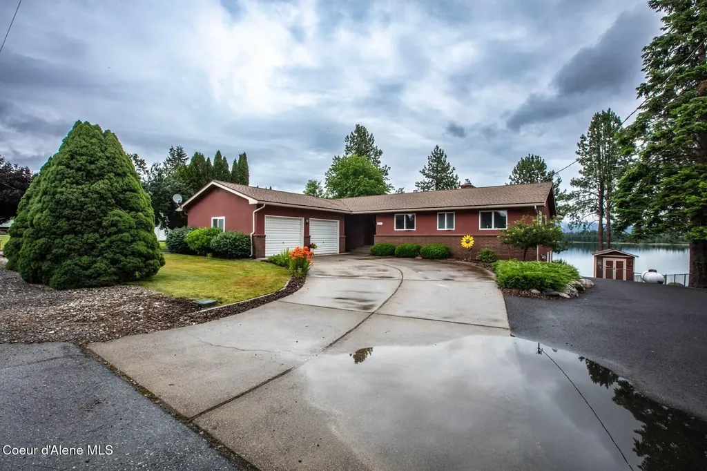 419 Campbell Point Road Laclede ID 83841