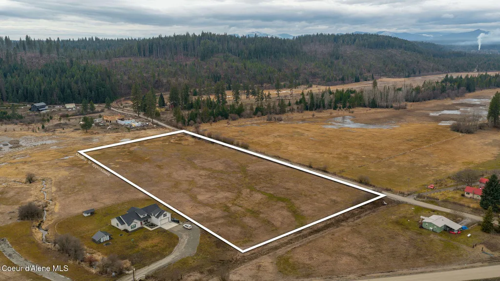 0 S Beaver Lake Road Athol ID 83801