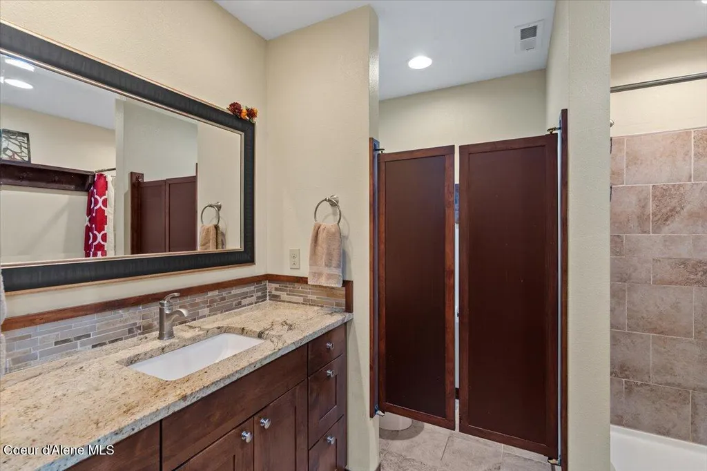 2238 E Blaine Street Athol ID 83801