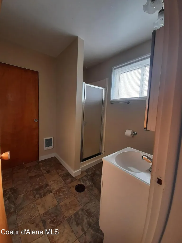10 N Division Street Pinehurst ID 83850