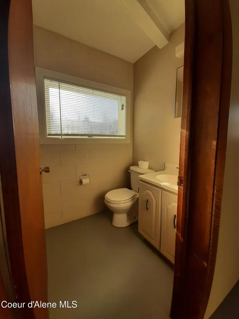 10 N Division Street Pinehurst ID 83850