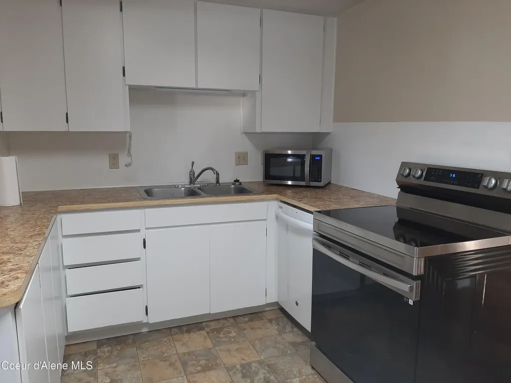 10 N Division Street Pinehurst ID 83850