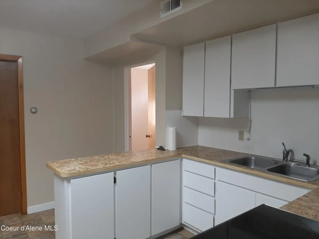 10 N Division Street Pinehurst ID 83850
