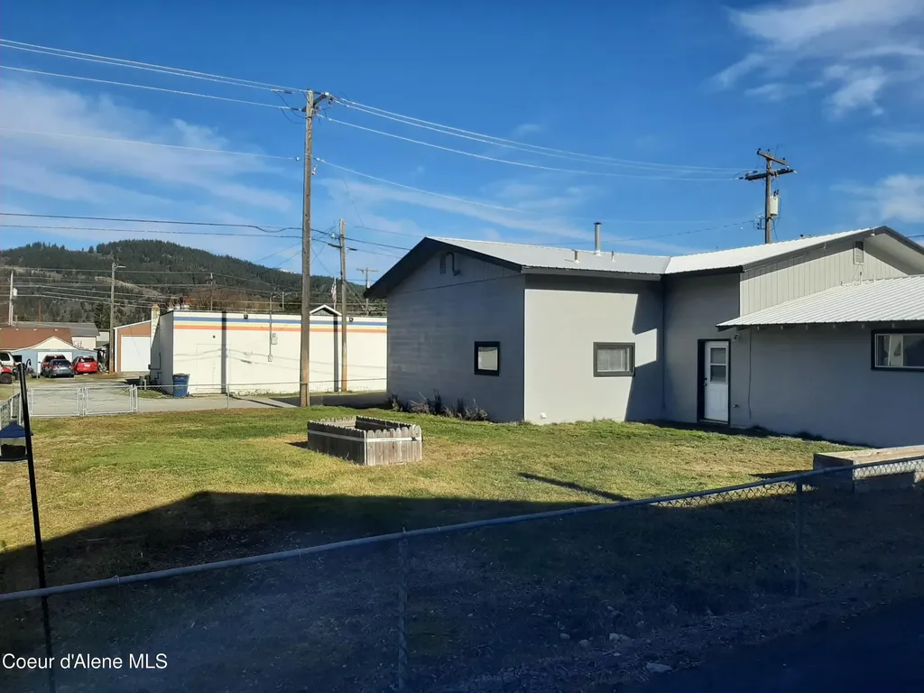 10 N Division Street Pinehurst ID 83850