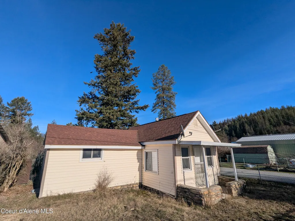 6 Maple Avenue Pinehurst ID 83850