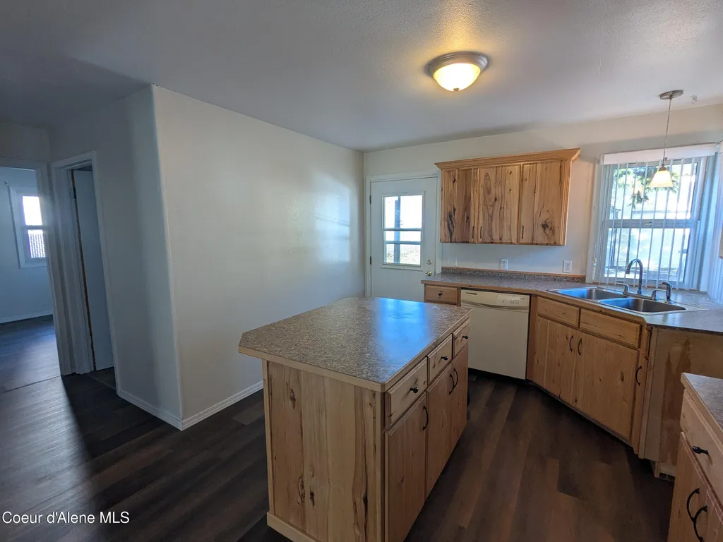 6 Maple Avenue Pinehurst ID 83850