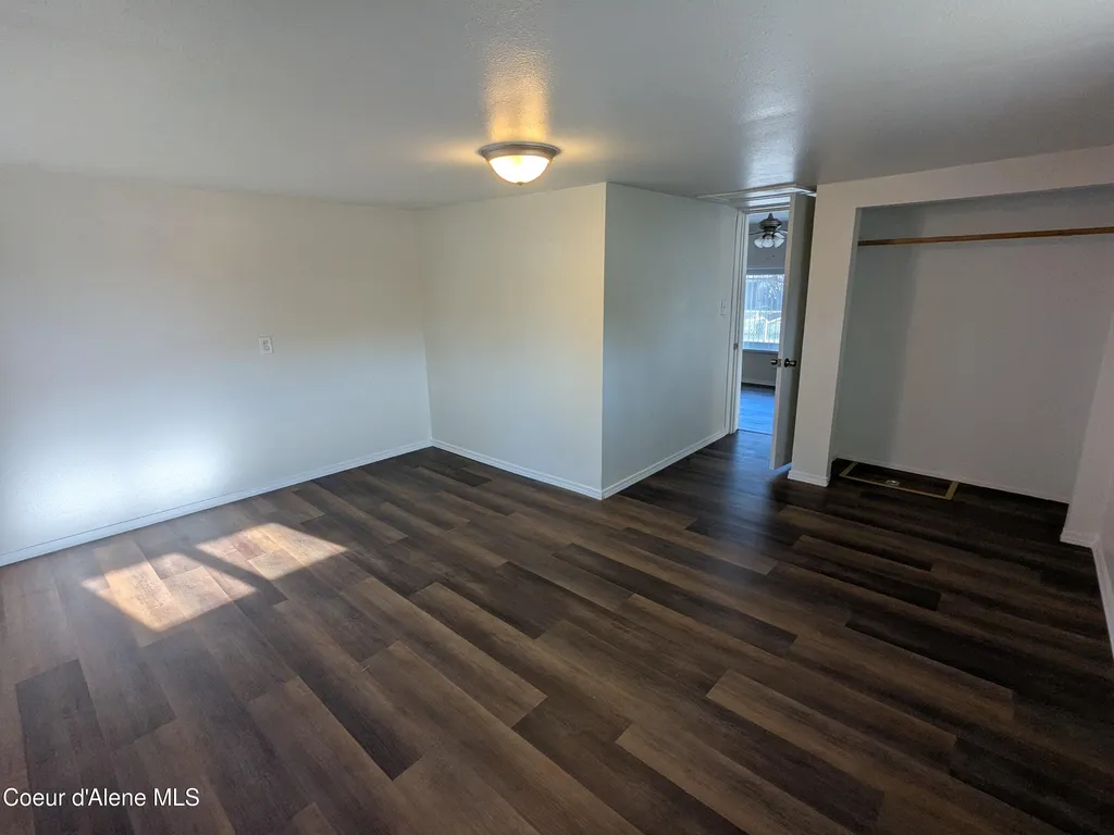6 Maple Avenue Pinehurst ID 83850