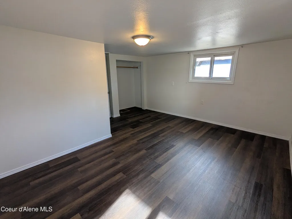 6 Maple Avenue Pinehurst ID 83850
