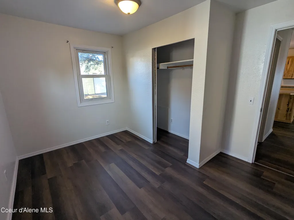 6 Maple Avenue Pinehurst ID 83850