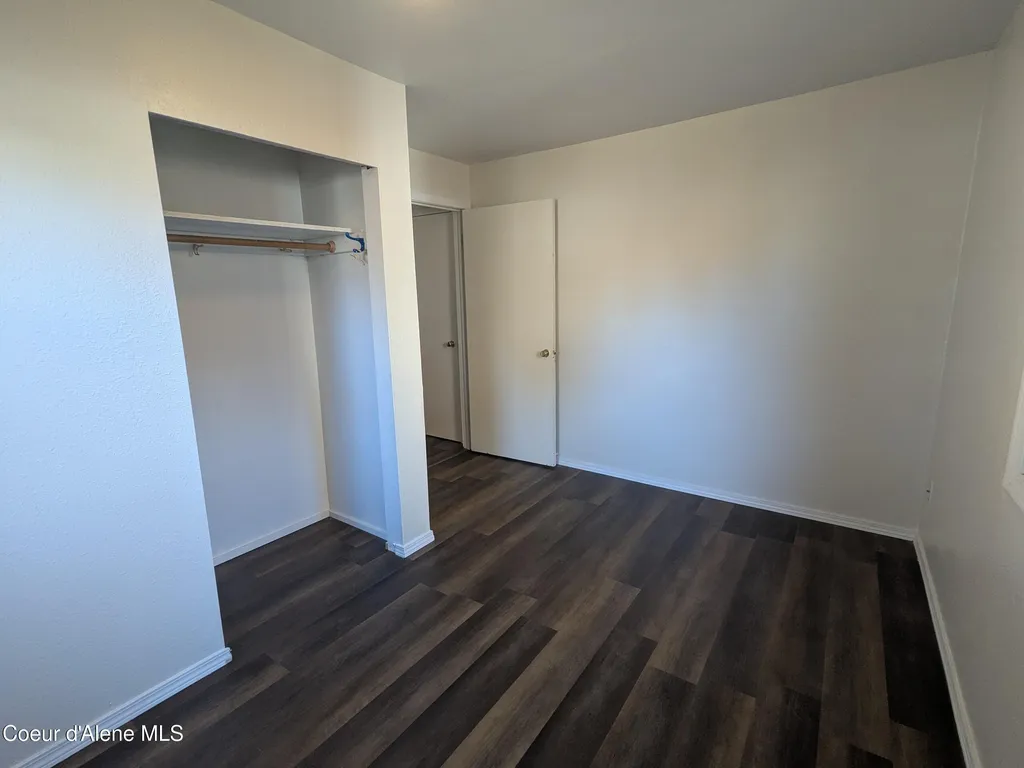 6 Maple Avenue Pinehurst ID 83850