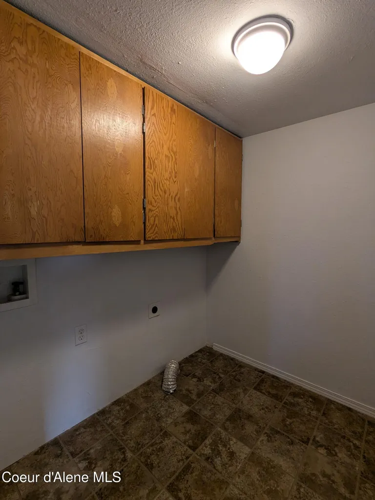 6 Maple Avenue Pinehurst ID 83850