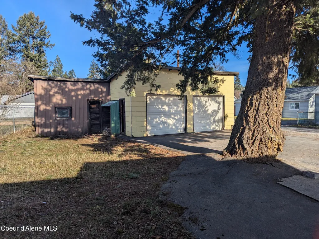 6 Maple Avenue Pinehurst ID 83850