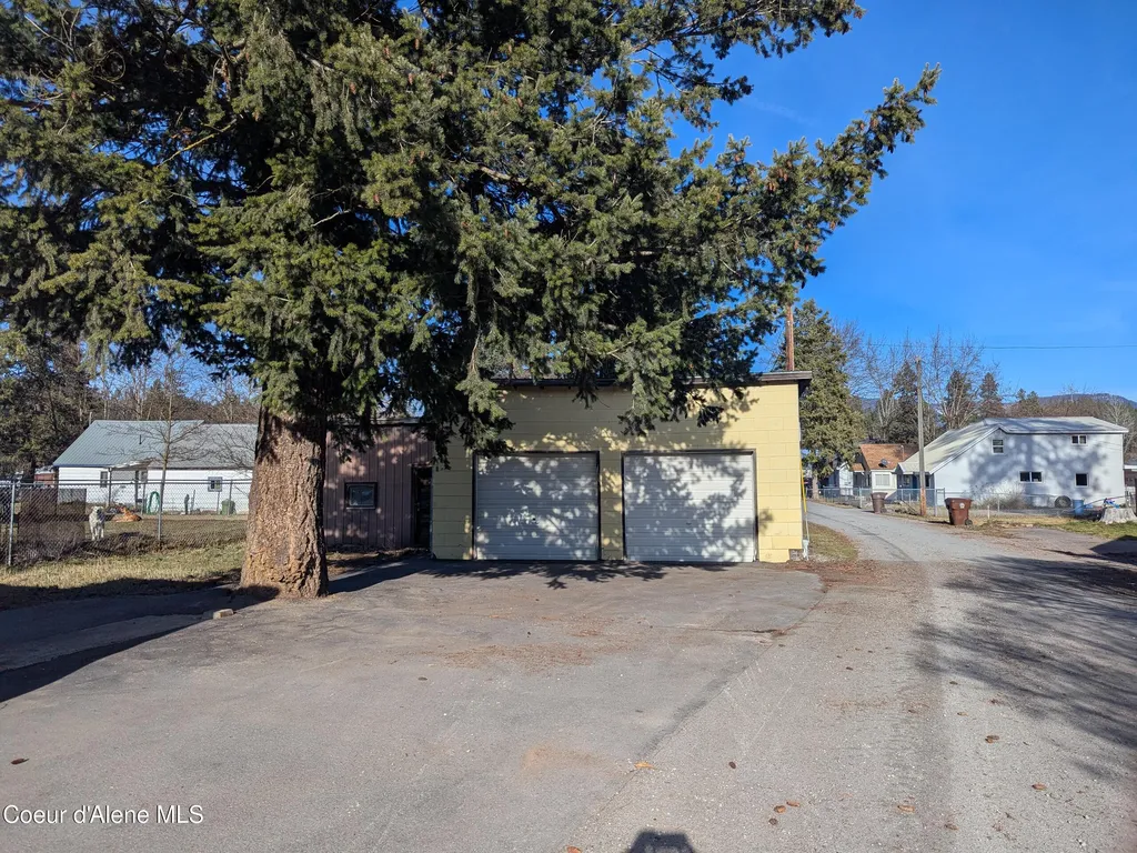 6 Maple Avenue Pinehurst ID 83850