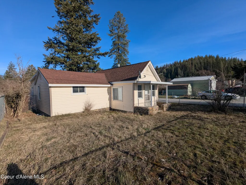 6 Maple Avenue Pinehurst ID 83850