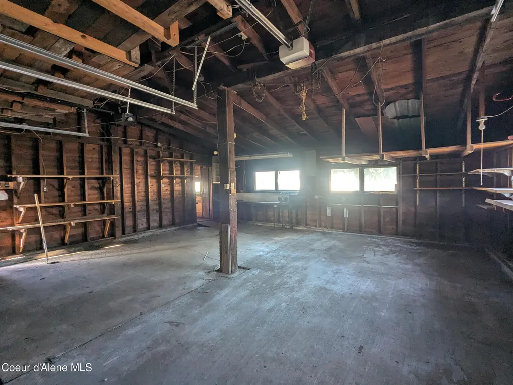 6 Maple Avenue Pinehurst ID 83850