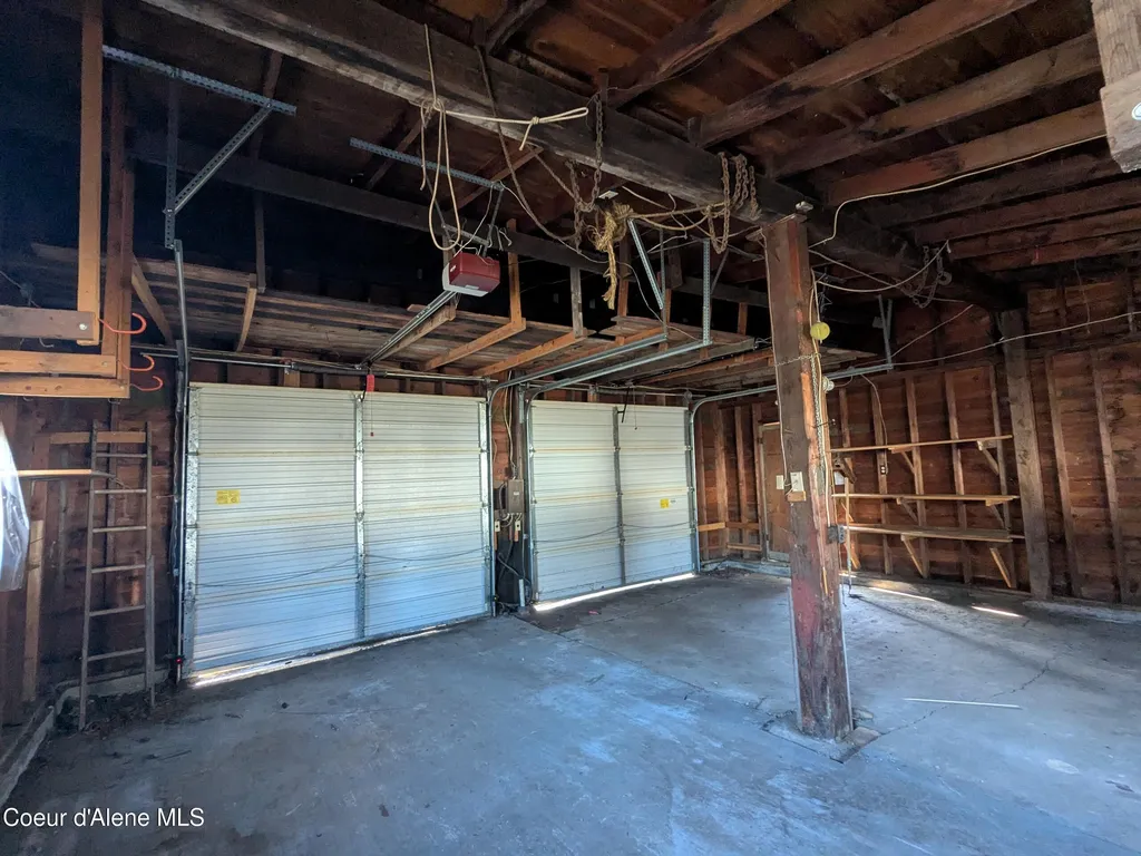 6 Maple Avenue Pinehurst ID 83850
