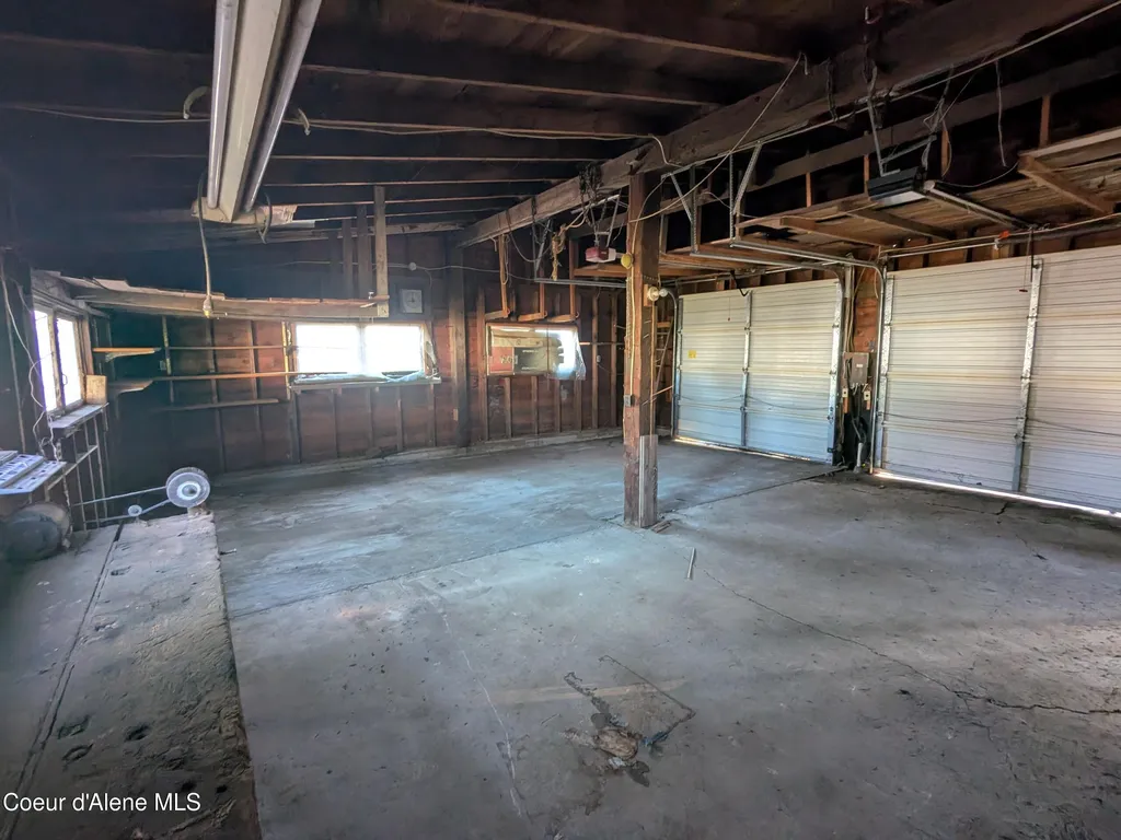 6 Maple Avenue Pinehurst ID 83850