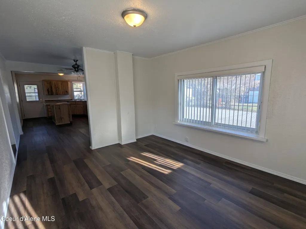 6 Maple Avenue Pinehurst ID 83850