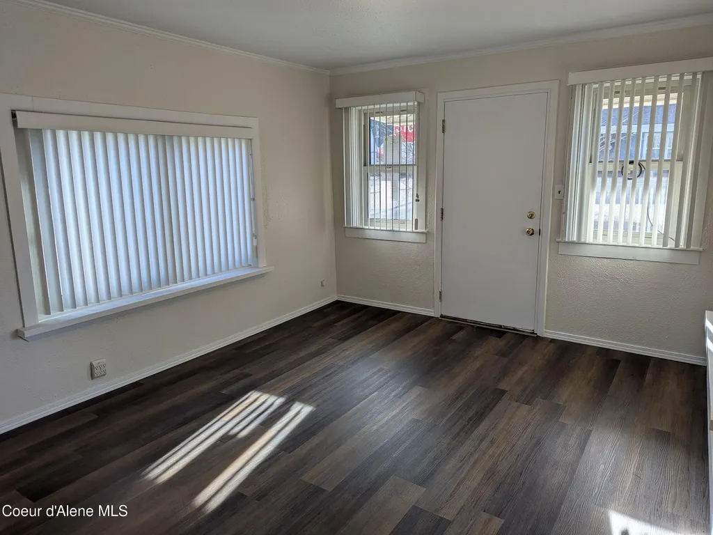 6 Maple Avenue Pinehurst ID 83850
