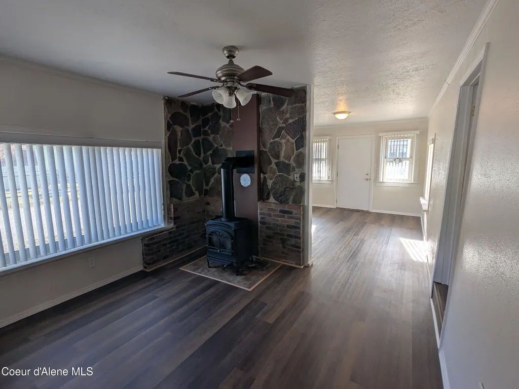 6 Maple Avenue Pinehurst ID 83850