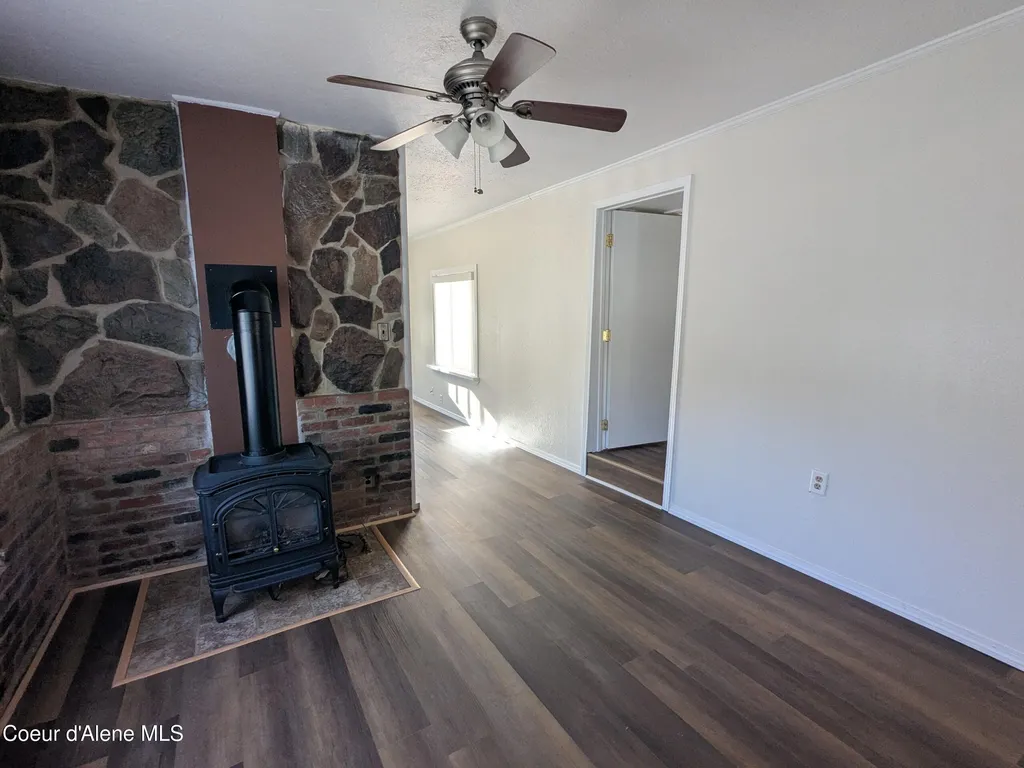 6 Maple Avenue Pinehurst ID 83850