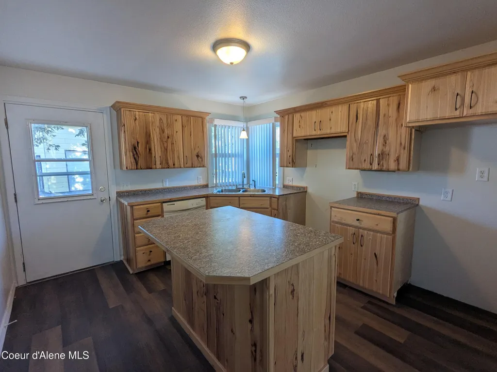 6 Maple Avenue Pinehurst ID 83850