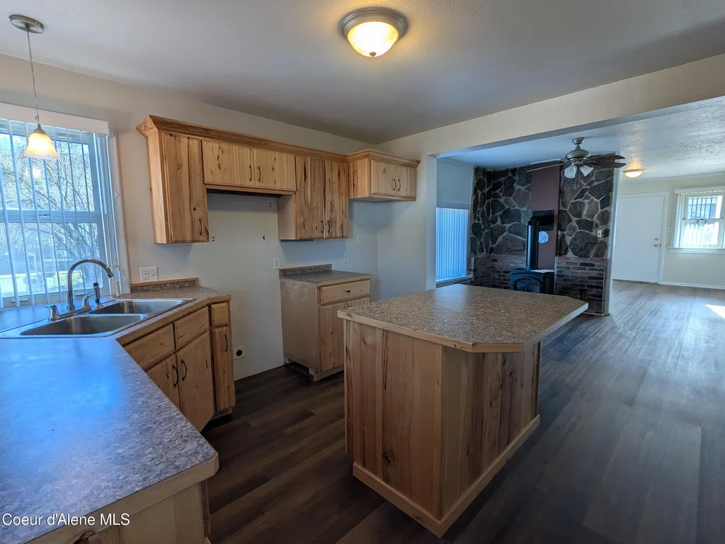 6 Maple Avenue Pinehurst ID 83850