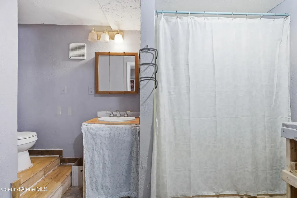208 Rio Vista Street Osburn ID 83849