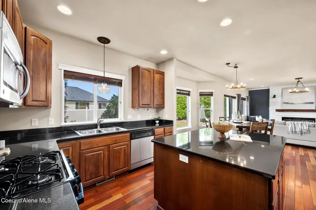 2547 W Blackberry Loop Hayden ID 83835