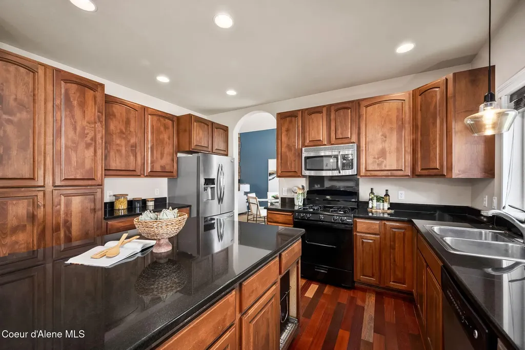 2547 W Blackberry Loop Hayden ID 83835