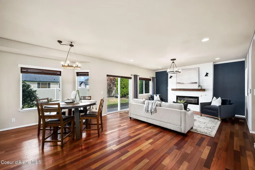 2547 W Blackberry Loop Hayden ID 83835