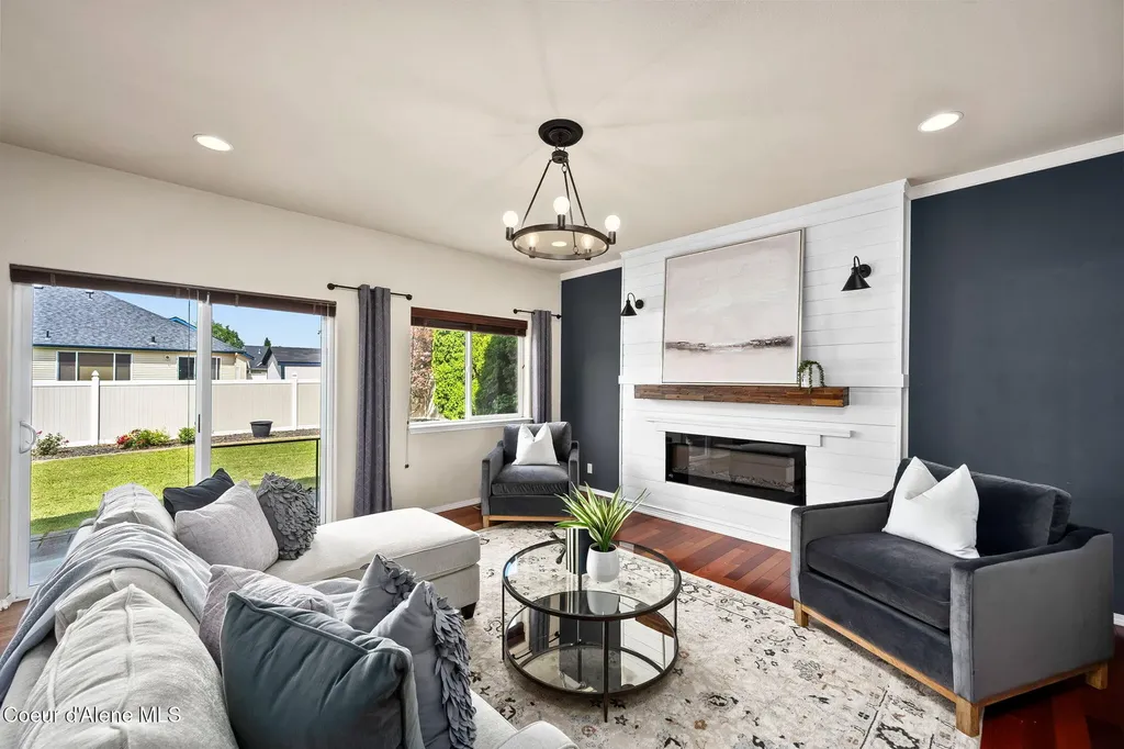 2547 W Blackberry Loop Hayden ID 83835
