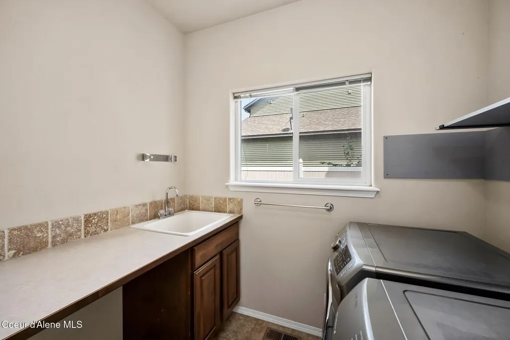 2547 W Blackberry Loop Hayden ID 83835