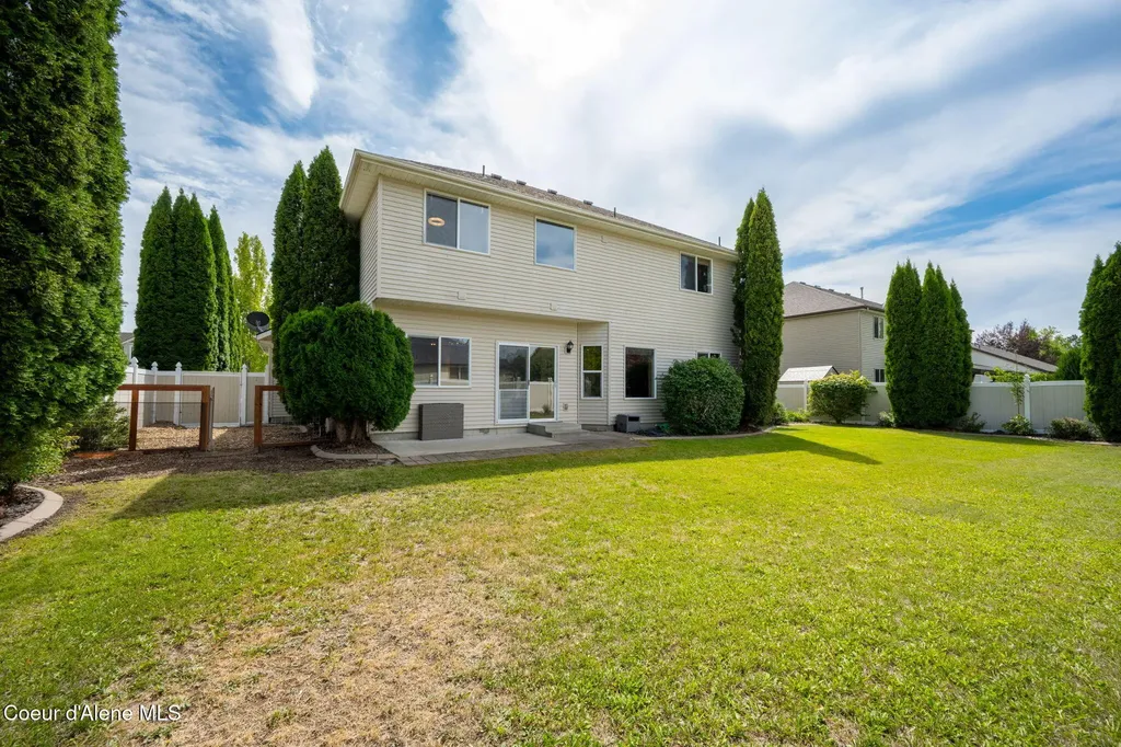 2547 W Blackberry Loop Hayden ID 83835