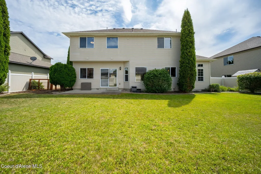 2547 W Blackberry Loop Hayden ID 83835