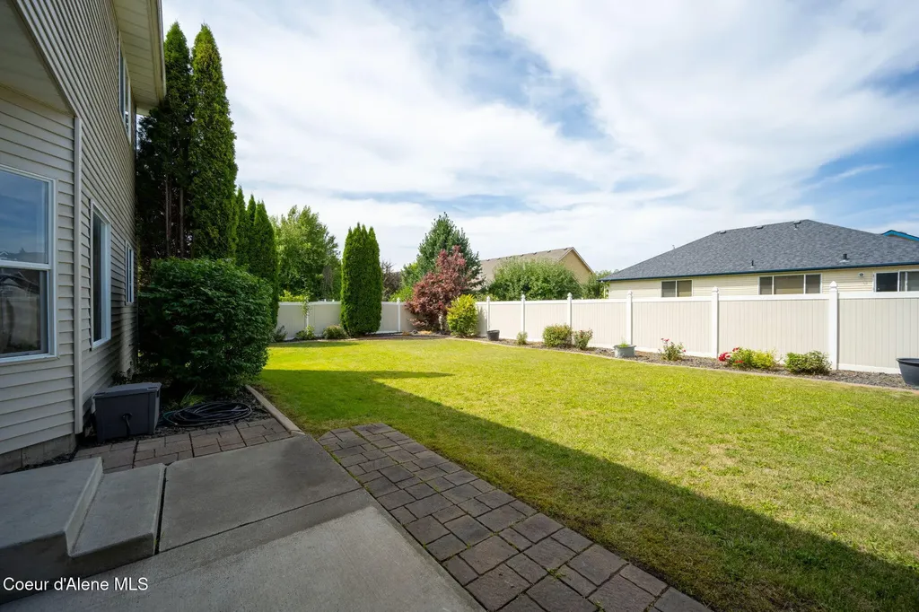 2547 W Blackberry Loop Hayden ID 83835