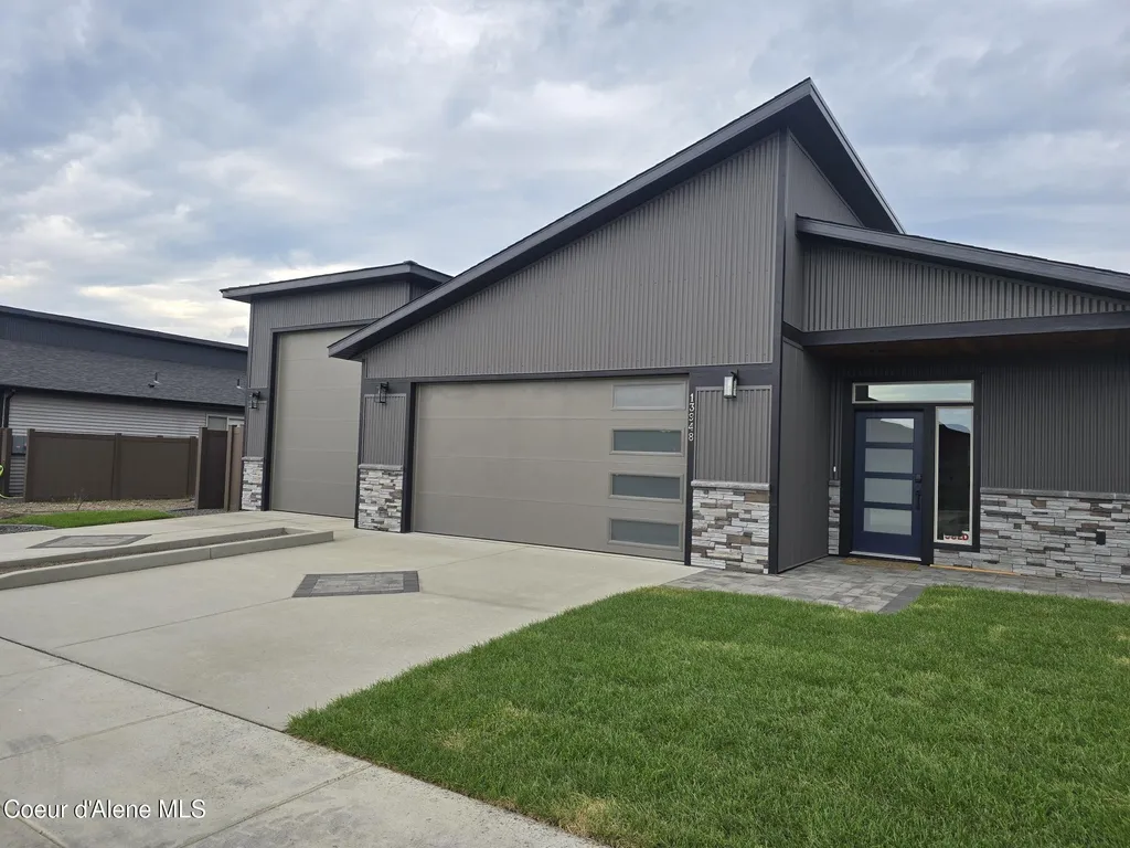 13940 N Rainier Loop Rathdrum ID 83858