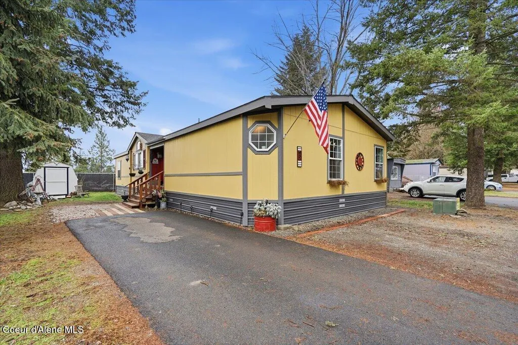 92 E Walrose Loop Hayden ID 83835