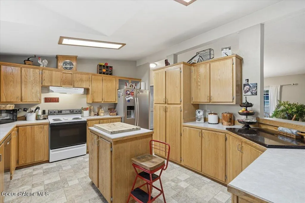 92 E Walrose Loop Hayden ID 83835