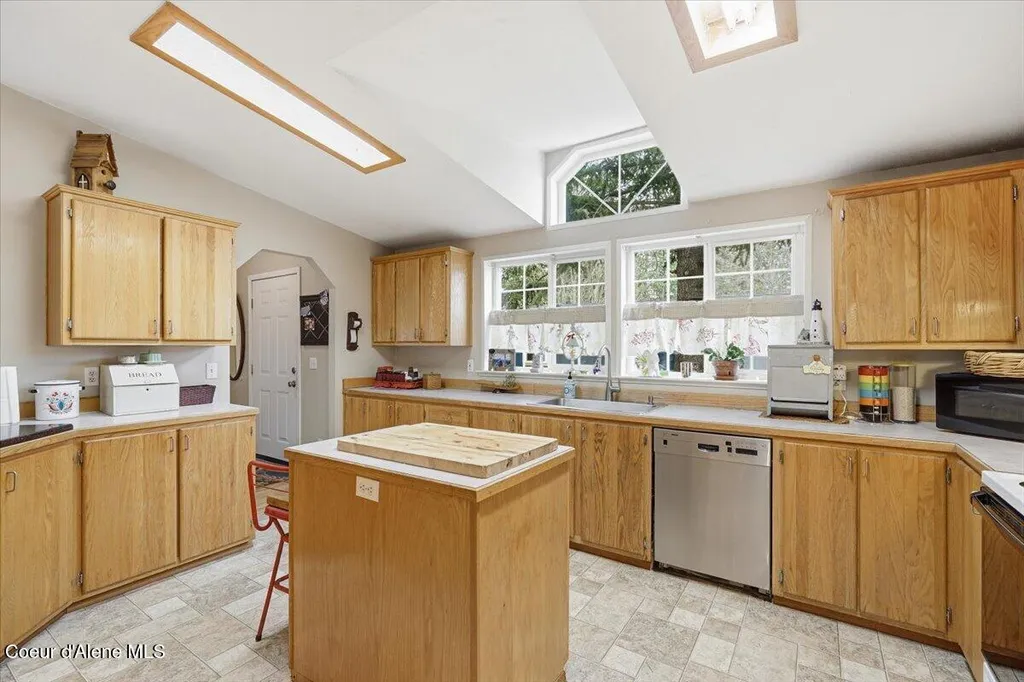 92 E Walrose Loop Hayden ID 83835