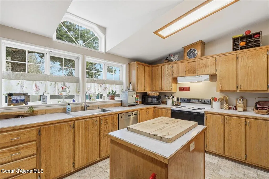 92 E Walrose Loop Hayden ID 83835