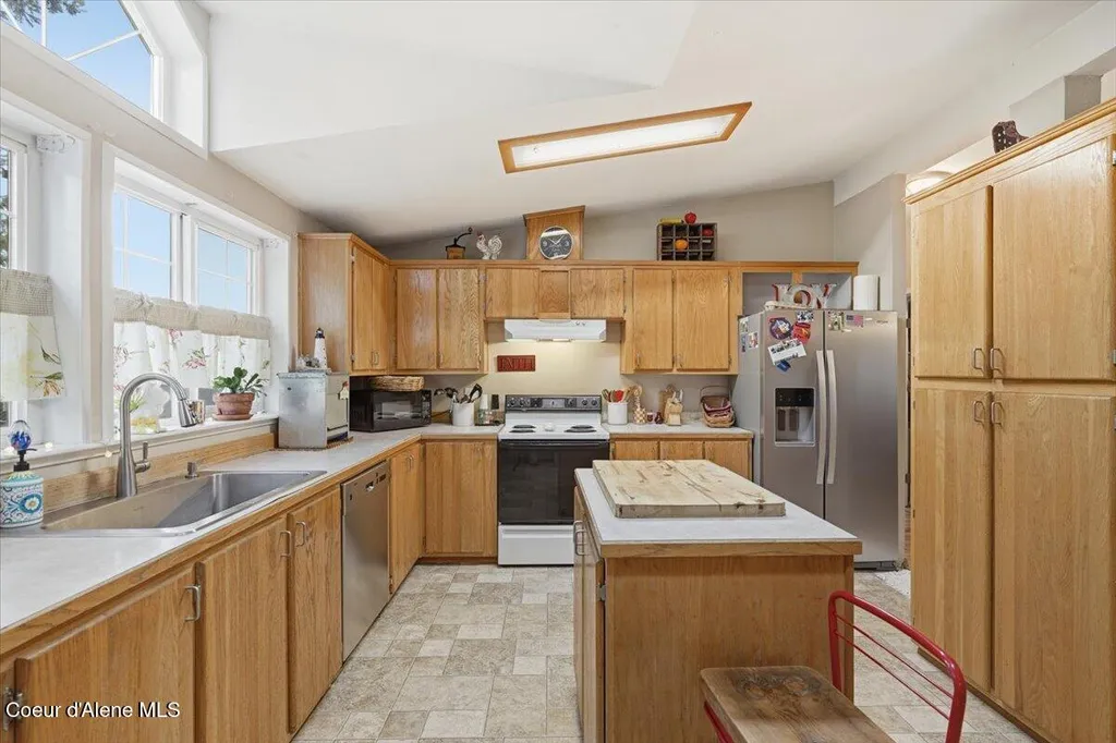 92 E Walrose Loop Hayden ID 83835