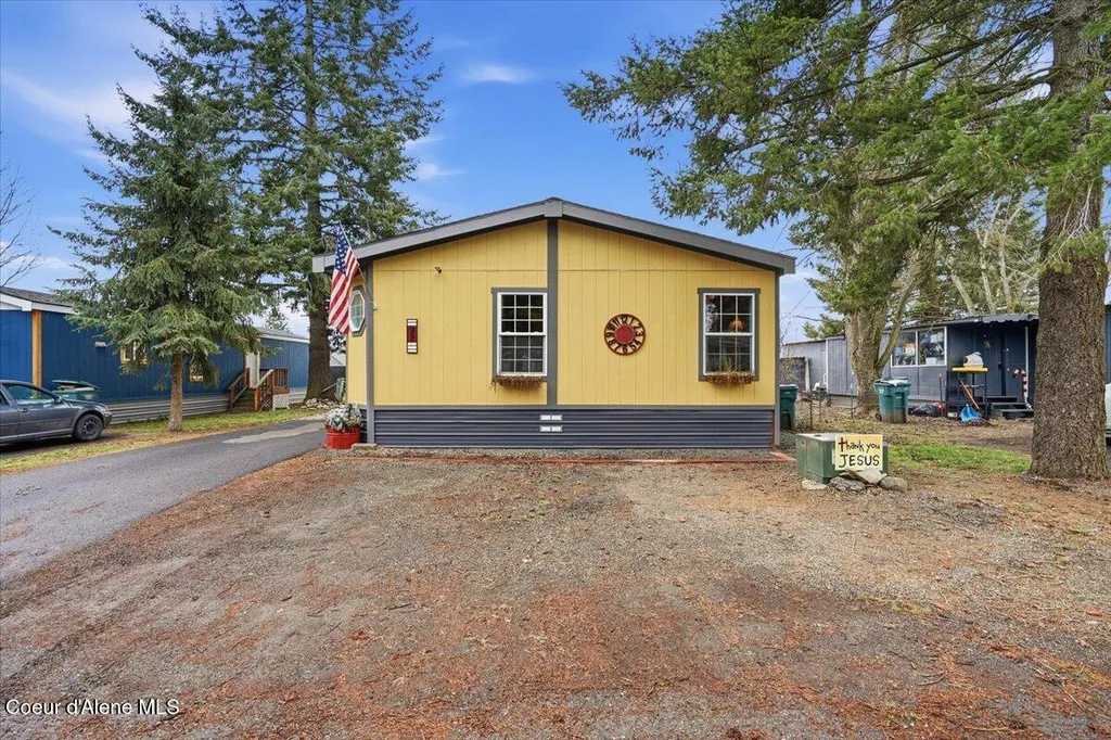 92 E Walrose Loop Hayden ID 83835