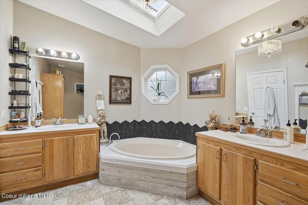 92 E Walrose Loop Hayden ID 83835