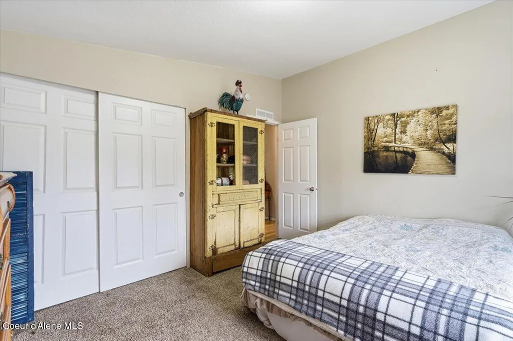 92 E Walrose Loop Hayden ID 83835
