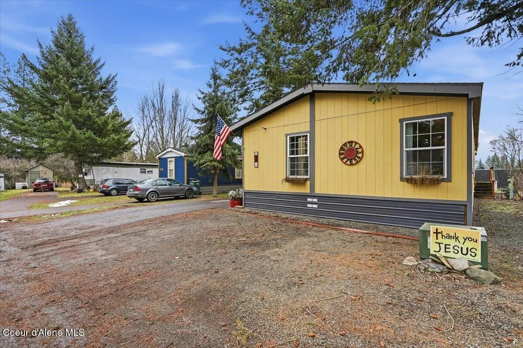 92 E Walrose Loop Hayden ID 83835
